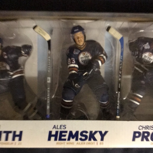 McFarlanes Oilers 3 pack figures - Picture 3 of 8